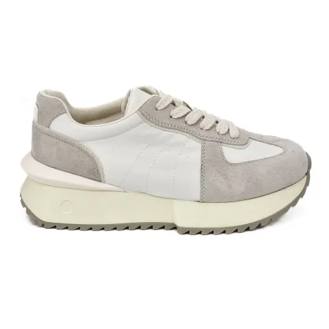 Кроссовки женские