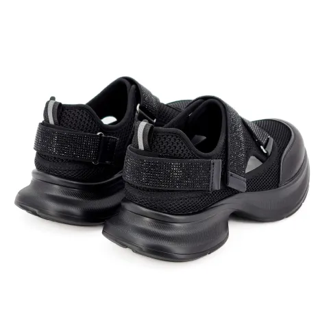 Кроссовки женские