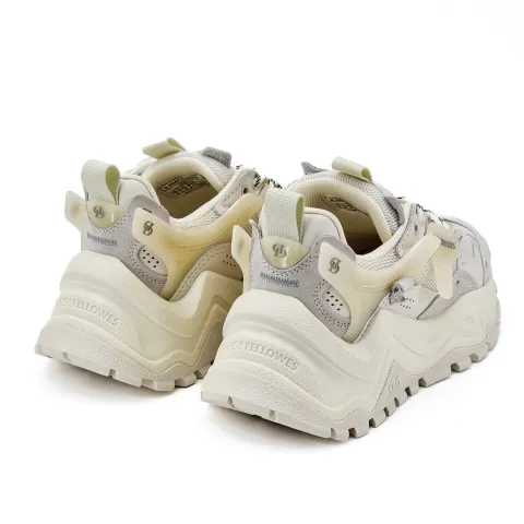 Кроссовки женские