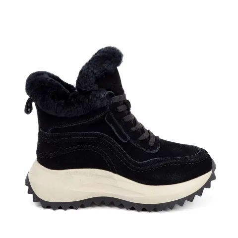 Кроссовки женские