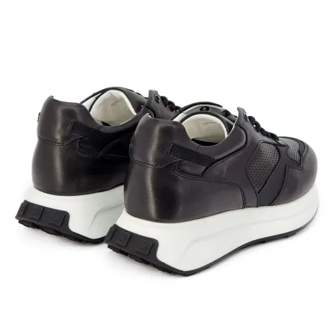 Кроссовки женские