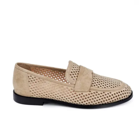 Лоферы женские