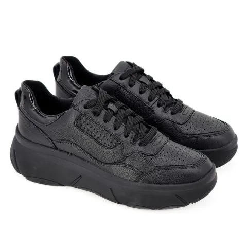 Кроссовки женские