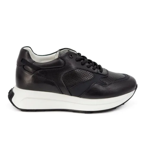 Кроссовки женские