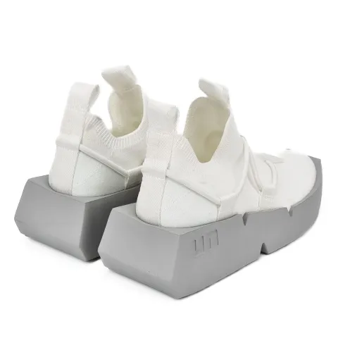 Кроссовки женские