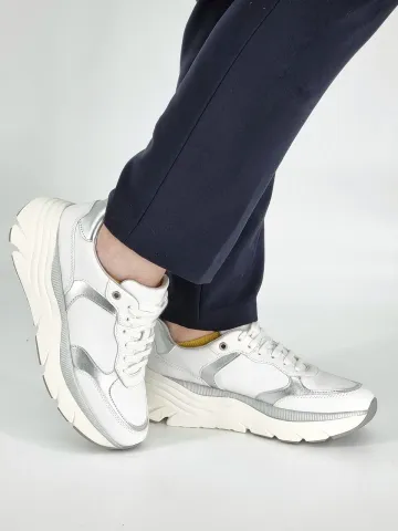 Кроссовки женские