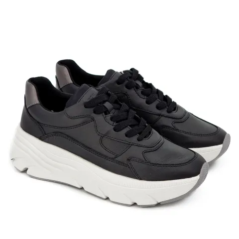 Кроссовки женские