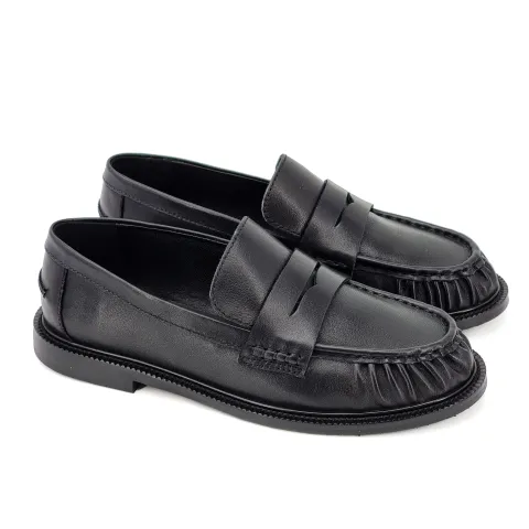 Лоферы женские