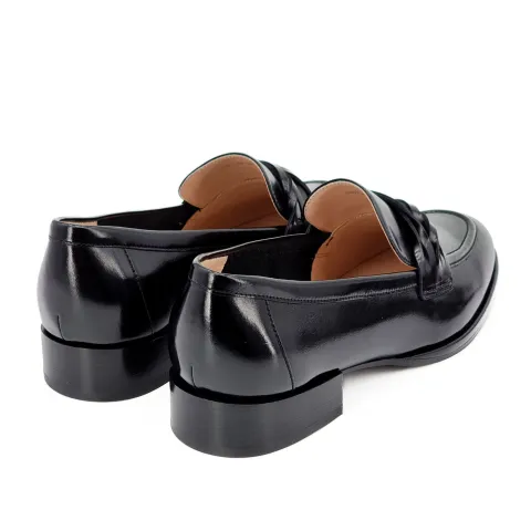 Лоферы женские