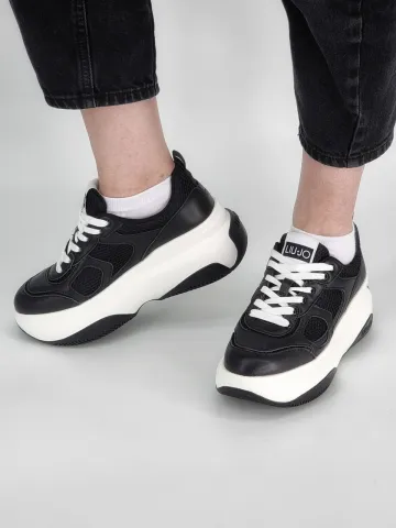 Кроссовки женские