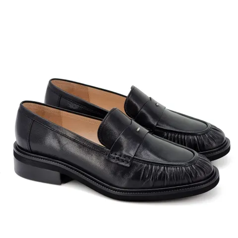 Лоферы женские