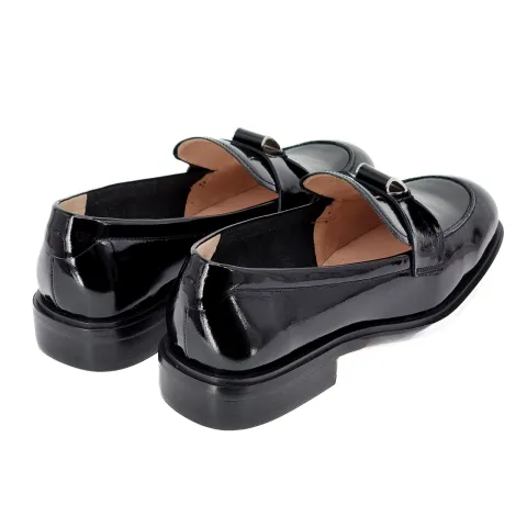 Лоферы женские