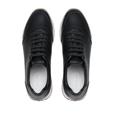 Кроссовки женские