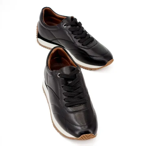 Кроссовки женские