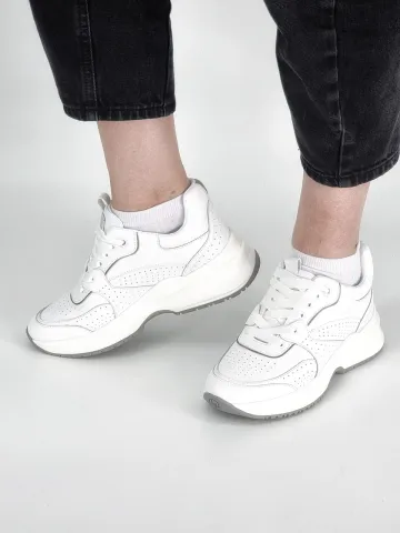 Кроссовки женские