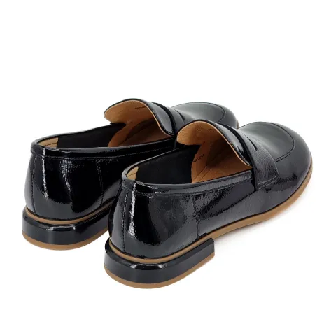 Лоферы женские