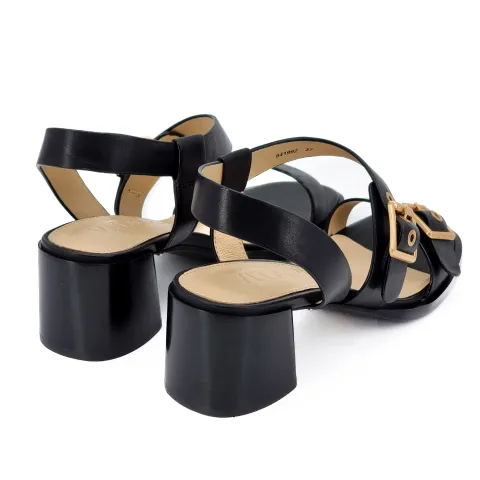 Босоножки женские