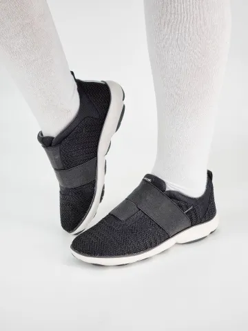 Кроссовки женские