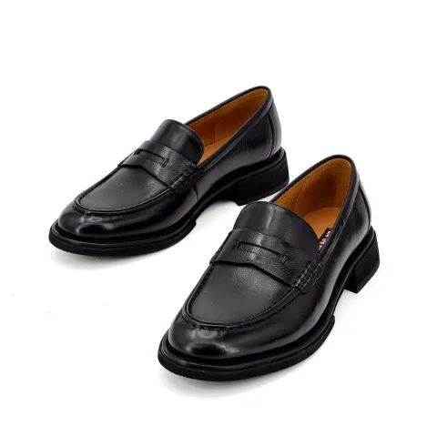 Лоферы женские