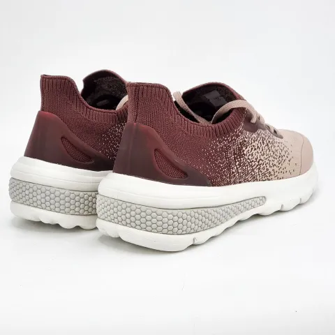 Кроссовки женские