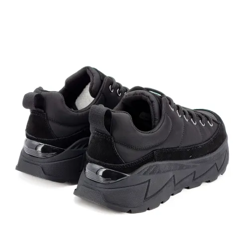 Кроссовки женские