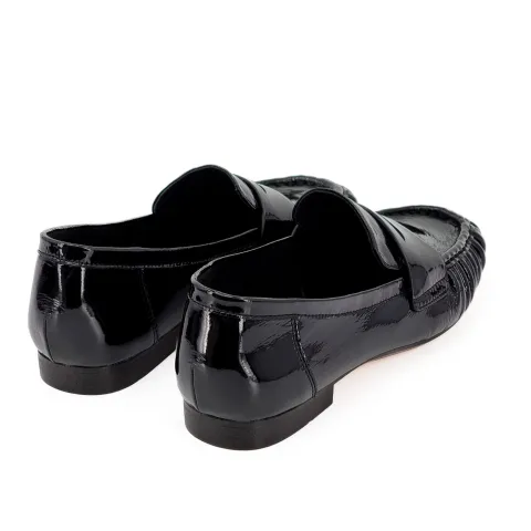 Лоферы женские