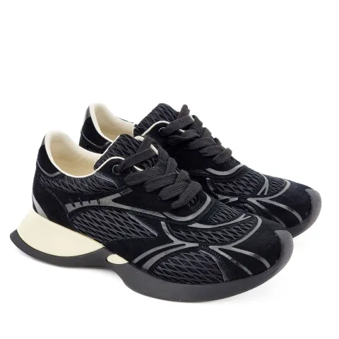 Кроссовки женские