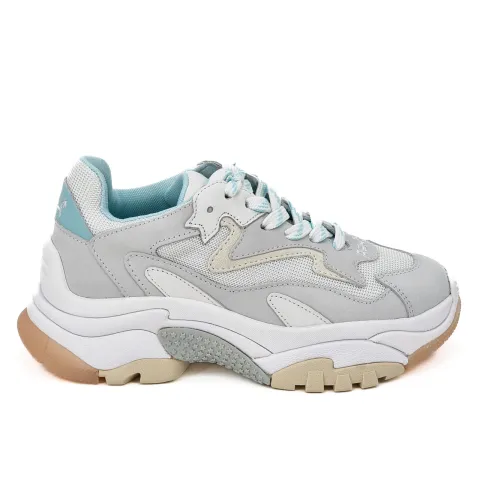 Кроссовки женские