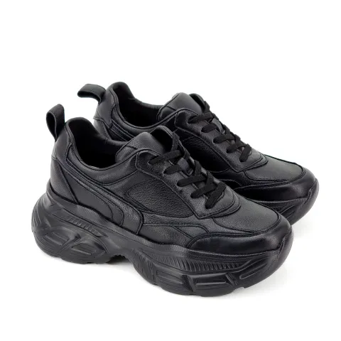 Кроссовки женские