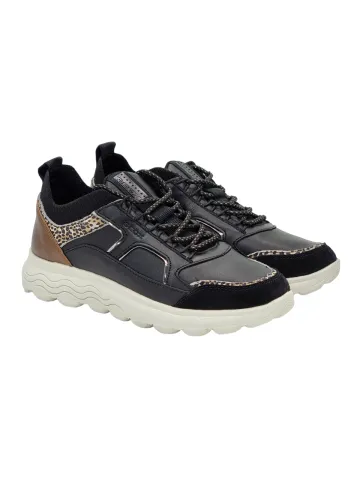 Кроссовки женские