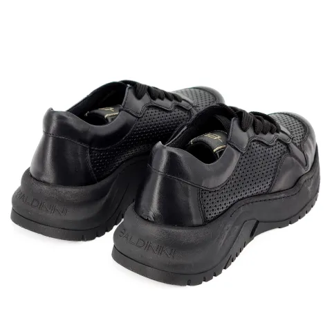 Кроссовки женские