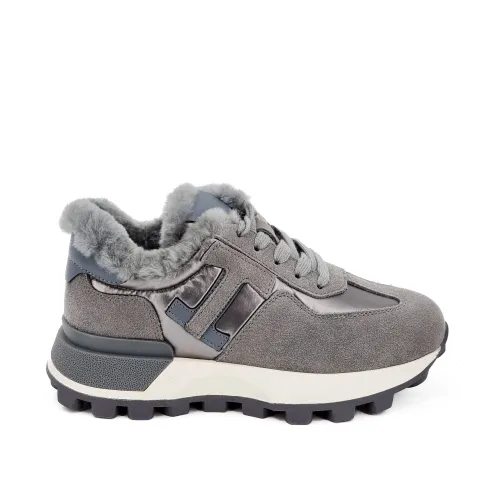 Кроссовки женские