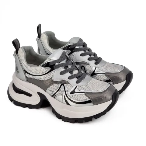 Кроссовки женские