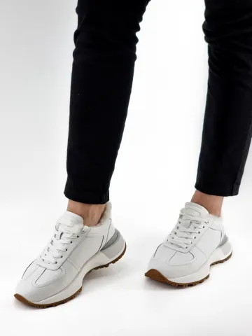 Кроссовки женские