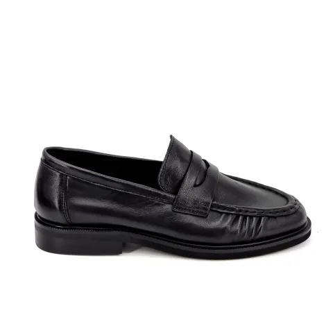 Лоферы женские