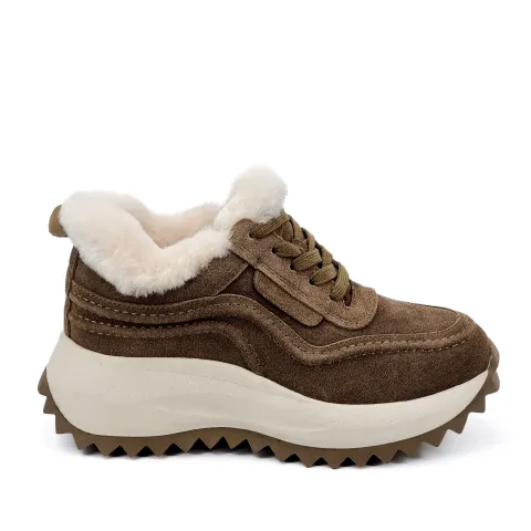 Кроссовки женские