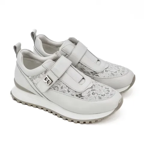 Кроссовки женские