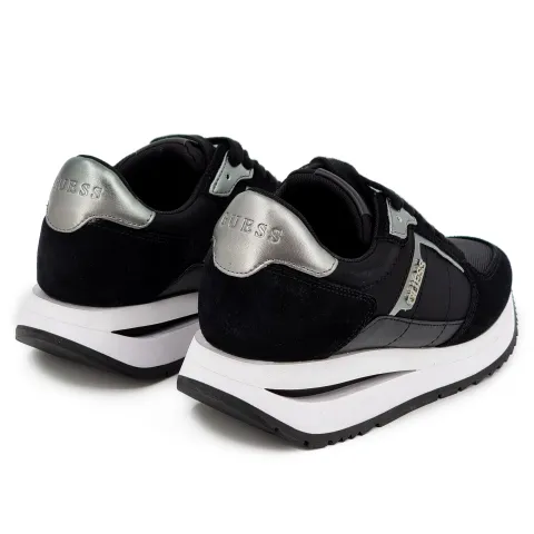 Кроссовки женские