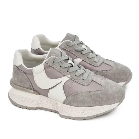 Кроссовки женские