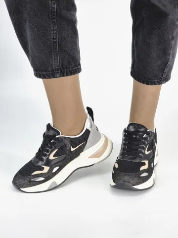 Кроссовки женские