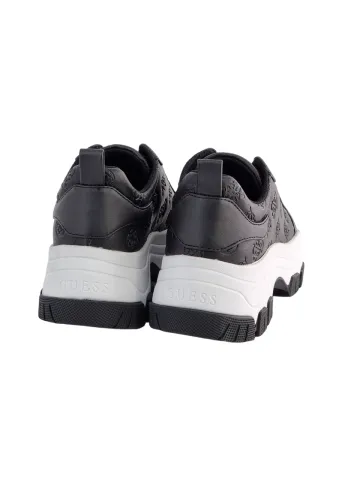 Кроссовки женские