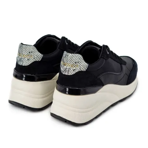 Кроссовки женские