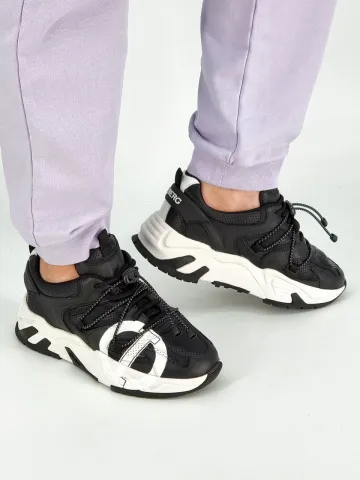 Кроссовки женские