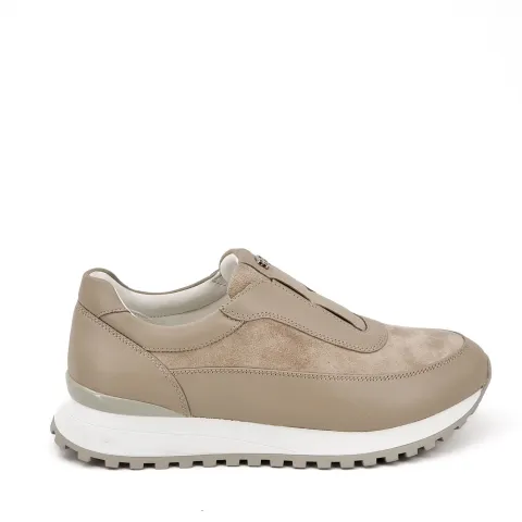 Кроссовки женские