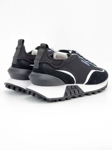 Кроссовки женские