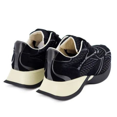 Кроссовки женские