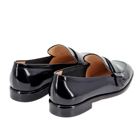 Лоферы женские