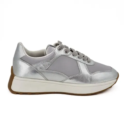 Кроссовки женские