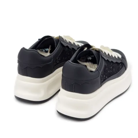 Кроссовки женские