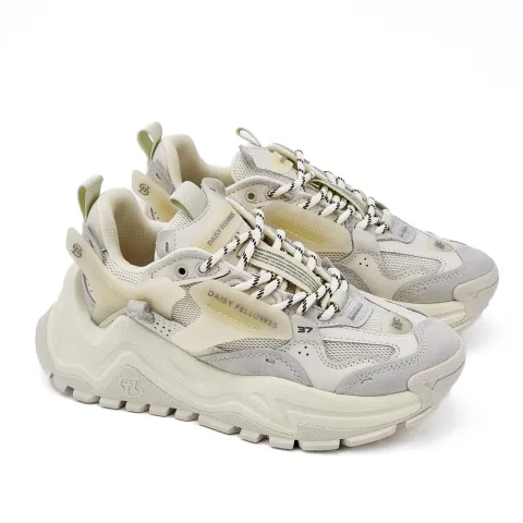 Кроссовки женские